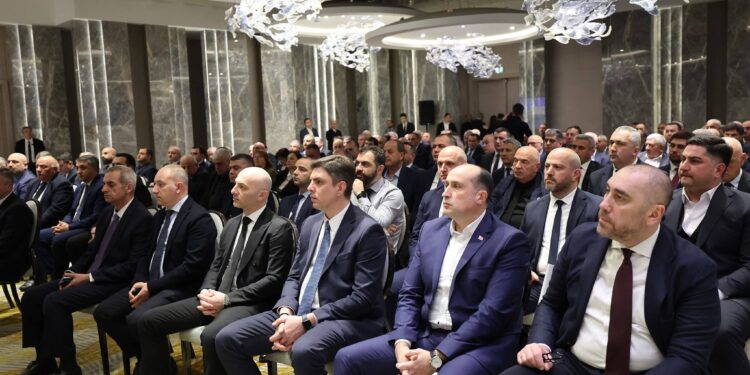 საქართველოს პრემიერ-მინისტრი ირაკლი კობახიძე რეგიონებში სახელმწიფო რწმუნებულებს, მუნიციპალიტეტების მერებს და საკრებულოების თავმჯდომარეებს შეხვდა